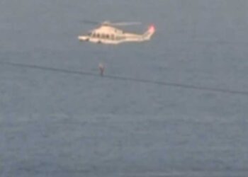 Rrëzohet avioni ushtarak i SHBA, 8 persona në bord, gjendet vetëm një trup