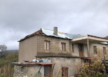 Situatë e vështirë në Kolonjë, stuhia dëmton 3 banesa