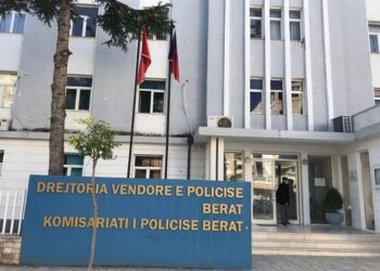 EMRI/ Kërcënohet pranë gjykatës Prokurori i Rrethit Berat, shoqërohet në polici një person