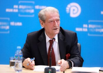 Berisha me të rinjtë, rikthen dhjetorin ’90 të para 33 viteve, ndjehet vetëm: Mrekullia më e madhe që kam përjetuar…!
