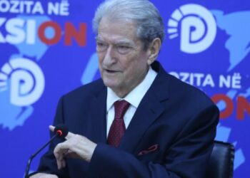 Iu kthye dhëndri në shtëpi, Berishës i qesh fytyra: E patë çfarë bëmë ne në Parlament? E gjithë bota shkruajti