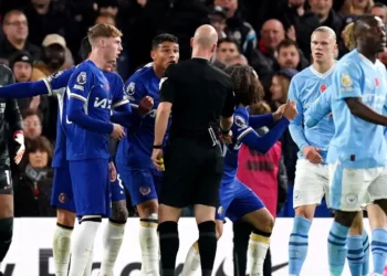 Manchester City dhe Chelsea rrezikojnë rënien nga Premier League