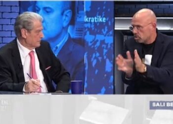 “Po merr më qafë familjen”- Berisha i përgjigjet Manjanit: Sulmet, ushqim për betejë