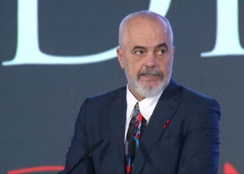 Rama rrëfen historinë e emigrantit: I çoi babait një vaskë në fshat dhe…