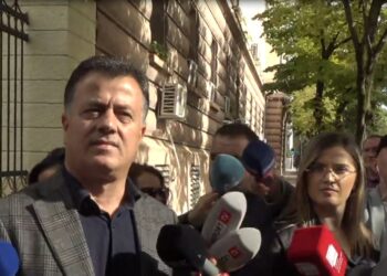 Noka: Linda & Rama e kanë kthyer Parlamentin në bunker, ja filmoni drynat… Filmo, filmo!