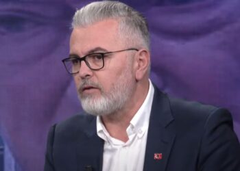 Berisha ‘dorëzohet’ në gjykatë/ Nënkryetari i grupit të PS: Ligjvënësi më i vjetër, më në fund iu nënshtrua ligjit