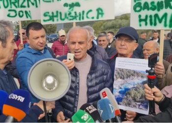 Protestë në Drashovicë, banorët kundërshtojnë marrjen e ujit të Vlorës për Himarën