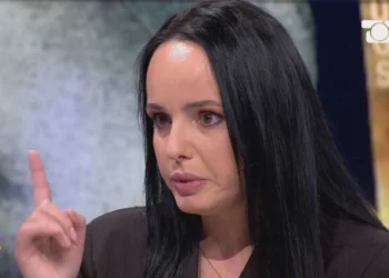 Gazetarja e njohur rrëfen me lot në sy luftën me tumorin: Gabimi më i madh që kam bërë është…