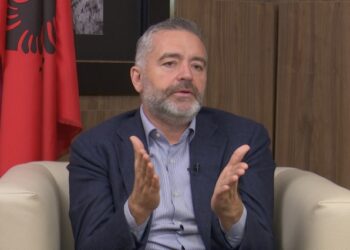 Arben Ahmetaj nuk do të përjashtohet nga grupi i PS, Blendi Klosi tregon arsyen