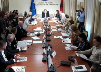 Deputetët e opozitës bllokojnë edhe Komisionin e Shëndetësisë
