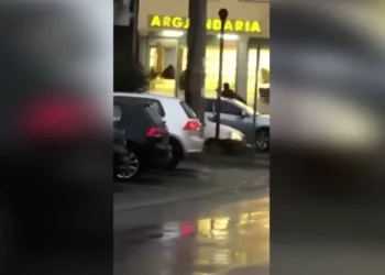 Grabitje me armë në një argjendari në Suharekë, plagosen dy policë