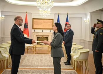 Petrit Malaj zyrtarisht ambasadori i Shqipërisë në Kosovë, dorëzon letrat kredenciale te Presidentja Osmani