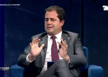“SPAK e qepi me spango të trashë”, pas të bijës Berisha nxjerr ‘avokatin’ tjetër: Goditja, tërësisht politike