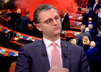 Buxheti/ U miratua në tym e flakë, ministri Mete: Situata në Parlament e pakëndshme, por kemi përgjegjësi publike ndaj qytetarëve