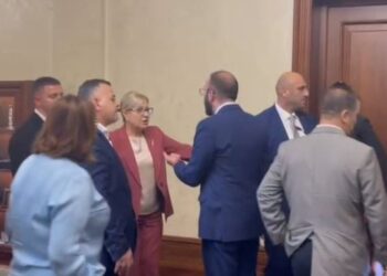 Bardhi nuk i ndahet Nikollës: Të të vijë turp, Parlament privat është ky?