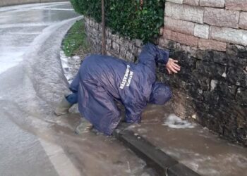 Bashkia e Lezhës lajmëron banorët: Priten reshje të dendura shiu dhe përmbytje