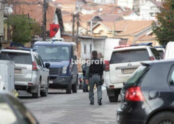 Policia, aksion për kapjen e 5 grabitësve të argjendarisë: Vritet njëri prej tyre, plagoset një efektiv