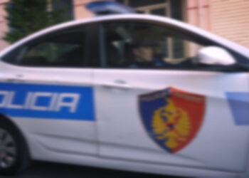 Gjendet një foshnjë e braktisur në bodrumin e një pallati në Tiranë