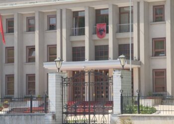 Buxheti për institucionet, Begaj dyfishon fondin, shtesë edhe për Kuvendin e Kryeministrinë