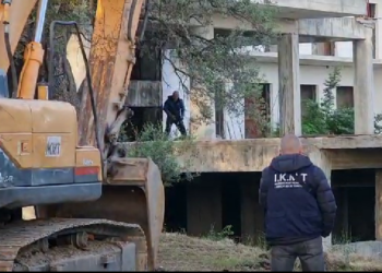 IKMT gati për t’i vendosur tritolin, Gjykata e Lartë bllokon shembjen e hotelit në Dhërmi