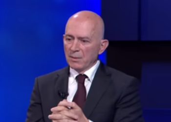 Trondit ish-kryehetuesi i Shqipërisë: Mehmet Shehun e vrau me dorën e vet Kadri Hazbiu. Një mjek shumë i njohur e shtriu në krevat