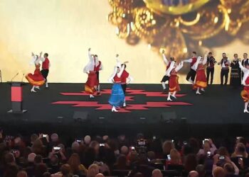 LIVE/ Çel siparin Samiti III i Diasporës/ Të pranishëm Kurti e Osmani, Rama: Mblidhen zemrat kuqezi