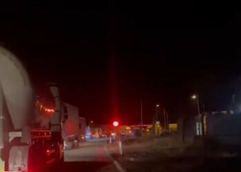 Emri/ Aksidentohet punonjësi i policisë, makina përmbyset në mes të rrugës