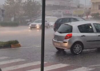 Moti i keq, pezullohet qarkullimi për mjete dhe këmbësorë në disa zona të Vlorës