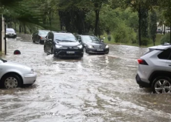 VIDEO+FOTO/ Moti i keq, Tirana në vështirësi, përmbytje dhe trafik të rënduar
