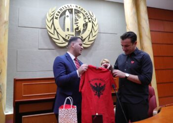 Parada e Pavarësisë, Veliaj pret Presidentin e “Albanian Roots”: Këto janë ditët më të mira të shqiptarisë