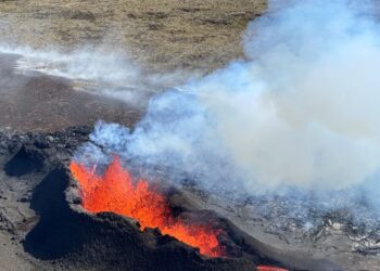 Islanda evakuon një qytet të tërë për shkak të vullkanit