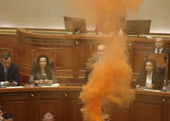 Rama reagon për seancën e sotme në Kuvend: I ka marrë me vete halli i një të kërkuari nga drejtësia