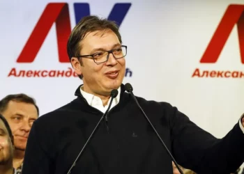 “Burri që ribëri Serbinë”/ Analiza e BBC për Vuçiç: Si u bë një radikal që kur ishte 23 vjeçe