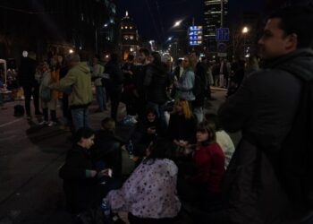 Protestuesit bllokojnë rrugët në Beograd, kërkohet anulimi i zgjedhjeve