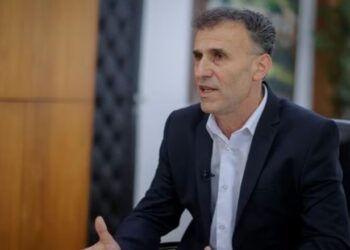 Jeton e fle në zyrë prej 7 muajsh, kryetari i Leposaviçit: Është dashuri për atdheun, por po më braktis gruaja