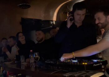 VIDEOLAJM / Partia Demokratike feston Vitin e Ri, Lulzim Basha shfaqet si DJ