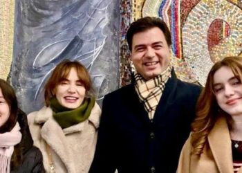 Me foton familjare, Basha uron shqiptarët për Vitin e Ri