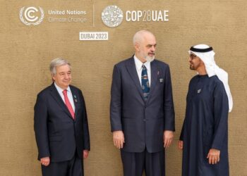 Samiti i Klimës COP28 / Rama mbërrin në Dubai, pritet nga presidenti i EBA dhe Guterres
