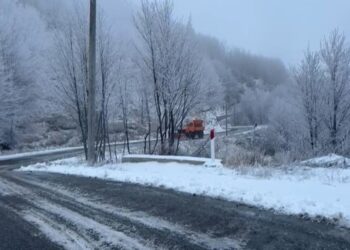 Dëborë në Korçë dhe Llogara, ARRSH thirrje shoferëve: Pajisuni me goma dimërore dhe zinxhirë