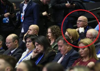 FOTOT/ Çfarë nuk u pa në Kuvendin e Foltores, ish-deputeti me kobure, shfaqet i plagosur
