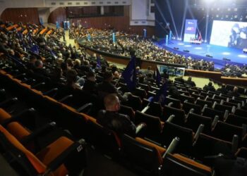 Videolajm/ Karriket bosh në Kuvendin Kombëtar të ‘Rithemelimit’ të Berishës