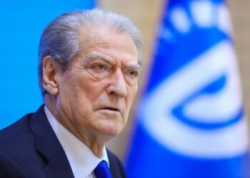 “SPAK po na barazon me Rusinë”, Berisha i trembet arrestimit dhe ankohet pse s’mund të arratiset (?!)