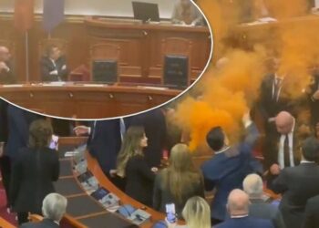 VIDEO / Dalin pamjet, ja momenti kur Flamur Noka godet me flakadan Lindita Nikollën