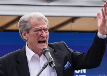 Ëndrra e Sali Berishës për mosbindje civile, 8 vite ‘në sirtar’! Që nga 2015 premton çdo muaj të përmbysë qeverinë