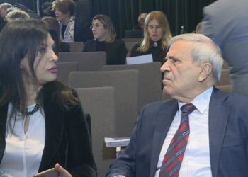 Situata në Kuvend, ish-kryeparlamentarët “pleqërojnë” krizën e flakadanëve