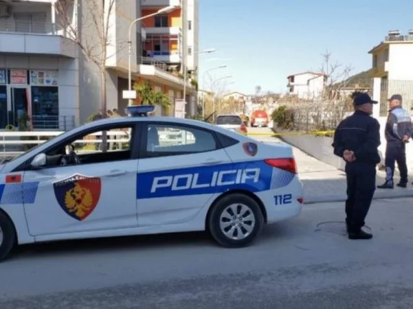 Përndiqte prej një viti të renë, arrestohet 41-vjeçari në Maliq: U fut në banesë dhe dhunoi babain