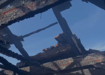 Video/ Shkrumbohet banesa në Burrel, katër anëtarët e familjes apel për ndihmë