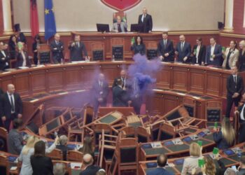 Kush ndez flakadanë përjashtohet 2 muaj, PS propozon ndryshimin e rregullores, i duhen edhe votat e Bashës