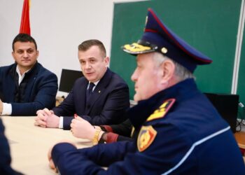 Balla: Nxis djemtë e vajzat që të zgjedhin për t’u bërë oficerë të Policisë së Shtetit