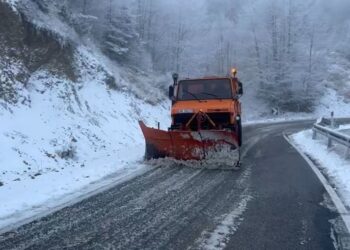 VIDEO / Reshje bore në juglindje, si paraqitet situata në akset rrugore